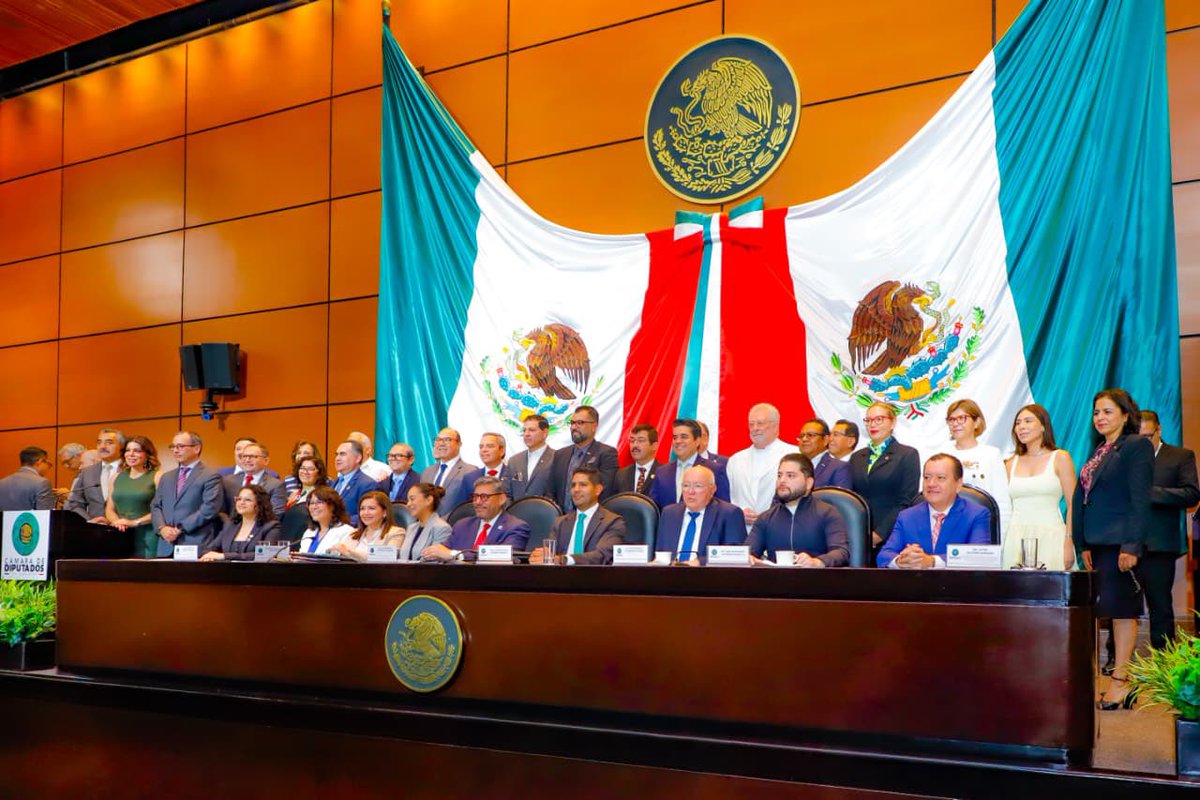 JavSaldana's tweet photo. 🏛️🇲🇽Desde la Cámara de @Mx_Diputados del H. Congreso de la Unión, las universidades públicas estatales asociadas a la @ANUIES reafirmamos nuestro compromiso con la transparencia y la rendición de cuentas, valores fundamentales para fortalecer la educación superior en México. 

📊💰Presentamos el Programa de Política Integral de Austeridad y Ahorro para las Universidades Públicas, además de la entrega de los estados financieros auditados de nuestras instituciones en el ejercicio 2024. En este importante evento, contamos con la presencia del Dr. Luis González Placencia, Secretario Ejecutivo de la ANUIES; el Dip. Javier Herrera Borunda, Presidente de la Comisión de Vigilancia de la ASF; y el Lic. David Colmenares Páramo, Auditor Superior de la Federación; así como autoridades de la SEP, rectoras, rectores y legisladores. En mi intervención, reiteré la disposición de la UAGro y las universidades públicas para contribuir al desarrollo de México a través de una educación sólida, transparente y comprometida con las juventudes y el pueblo de México.

🦅⛪️🏫Desde la Universidad Autónoma de Guerrero, proclamamos que la educación es transformación con bienestar, progreso con conciencia y humanismo. Sigamos trabajando juntos desde el aulas de la universidad pública por una nación más justa y equitativa para todas y todos. 

#OrgullosamenteUAGro #ANUIES #ElFuturoEsAhora