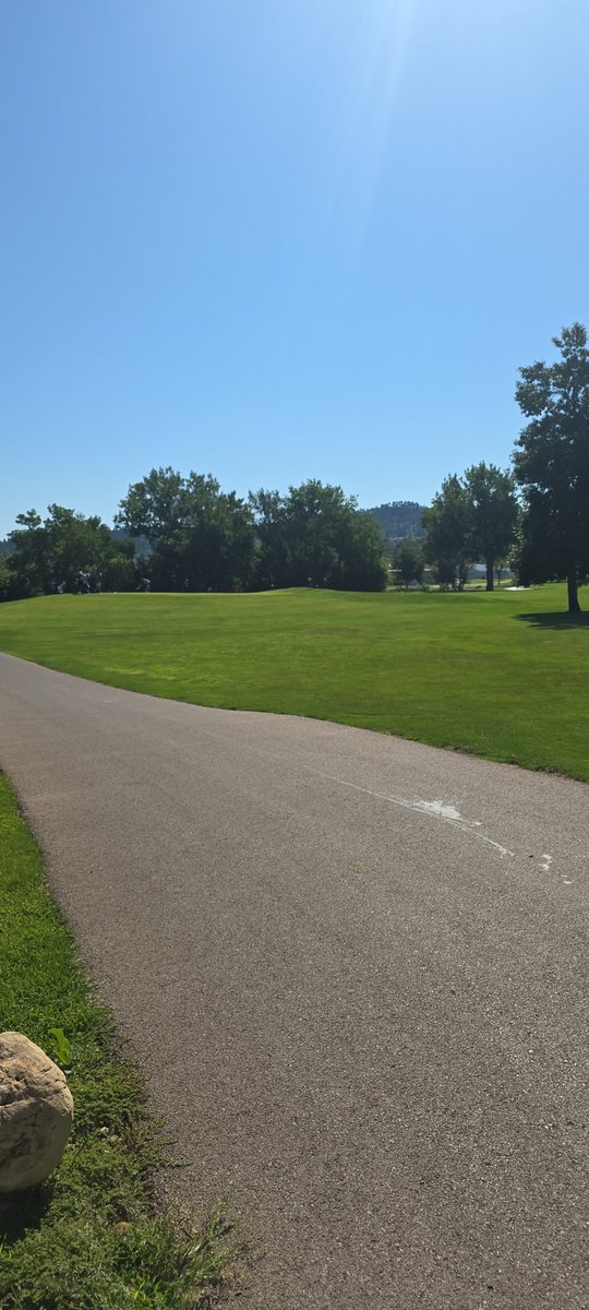Day 2 is underway at Meadowbrook CC! Follow: B25EW