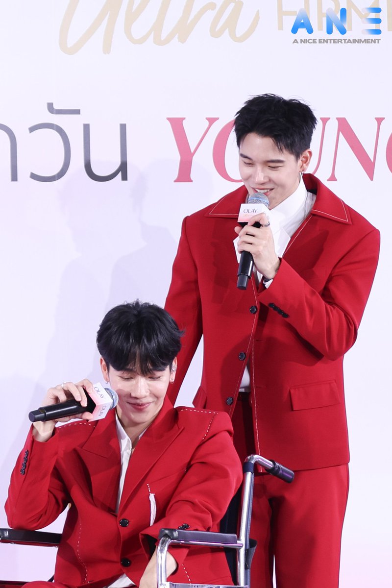 ANiceEnt's tweet photo. "หยิ่น อานันท์ - วอร์ วนรัตน์" ในงาน “OLAY Ultra Firming ทุกวัน YOUNG ได้อีก”
#Yinyin_anw #Warwanarat
#YINWAR #หยิ่นวอร์
#OLAY #OLAYThailand
#ทุกวันYOUNGได้อีก
#OLAYUltraFirming #เซรั่มหน้าเด็ก https://t.co/pahypdkfs8