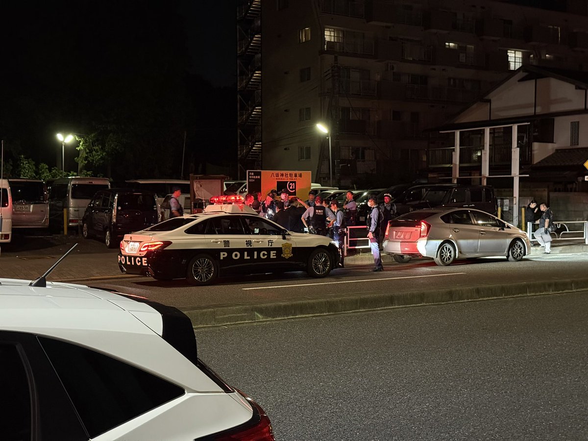 patochannel_110's tweet photo. 府中街道（東京都東村山市）にて若い男女が多数の警察官に囲まれて職質中。
#警察 #職質 #パトカー https://t.co/s0tR3EHxDW