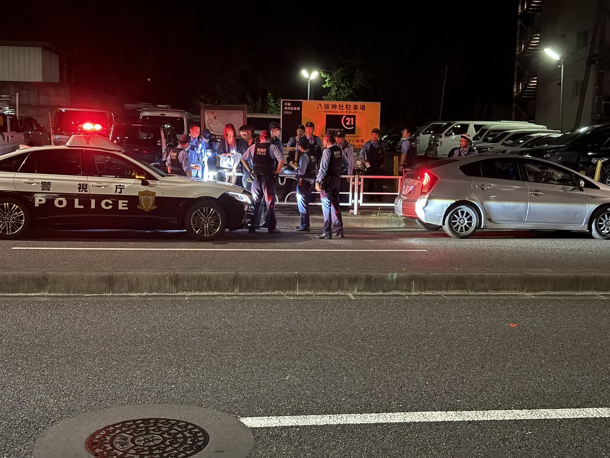 patochannel_110's tweet photo. 府中街道（東京都東村山市）にて若い男女が多数の警察官に囲まれて職質中。
#警察 #職質 #パトカー https://t.co/s0tR3EHxDW