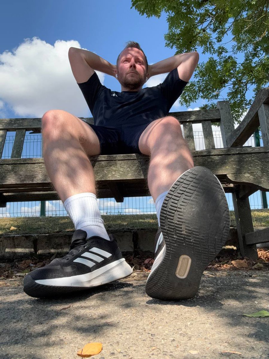 AlphaPaul_UK's tweet photo. ⚫️🔵What would you do if you saw me in the park like this? Would you approach? Would you say hello or just drop to your knees ready to worship? 💪🏻 #publicalpha #alphalife #sublife https://t.co/T0EmGqt90x