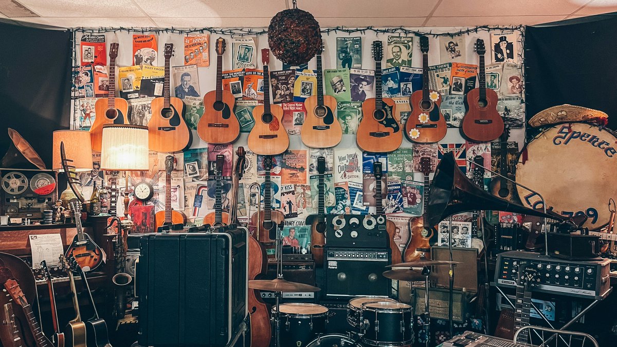 PTLInsurance's tweet image. 🖼️🎻 Collect fine art, wine, or vintage guitars? Your homeowners policy likely has limits. Get valuable items coverage for peace of mind that matches your collection’s worth. 🍷#CoverageForAll #SoCalInsurance