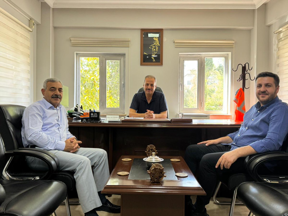 Karayolları Batman Şube Şefi Sayın Fehmi Değirmen' i ziyaret ettik.

İlimizin Karayolları ile alakalı sorunları, eksikleri ve olması gereken çalışmaları konuştuk.

Şefimiz, alanına hâkim ve Batman' ın durumunu dert edinen bir yöneticidir.

Kolaylıklar ve başarılar diliyorum.