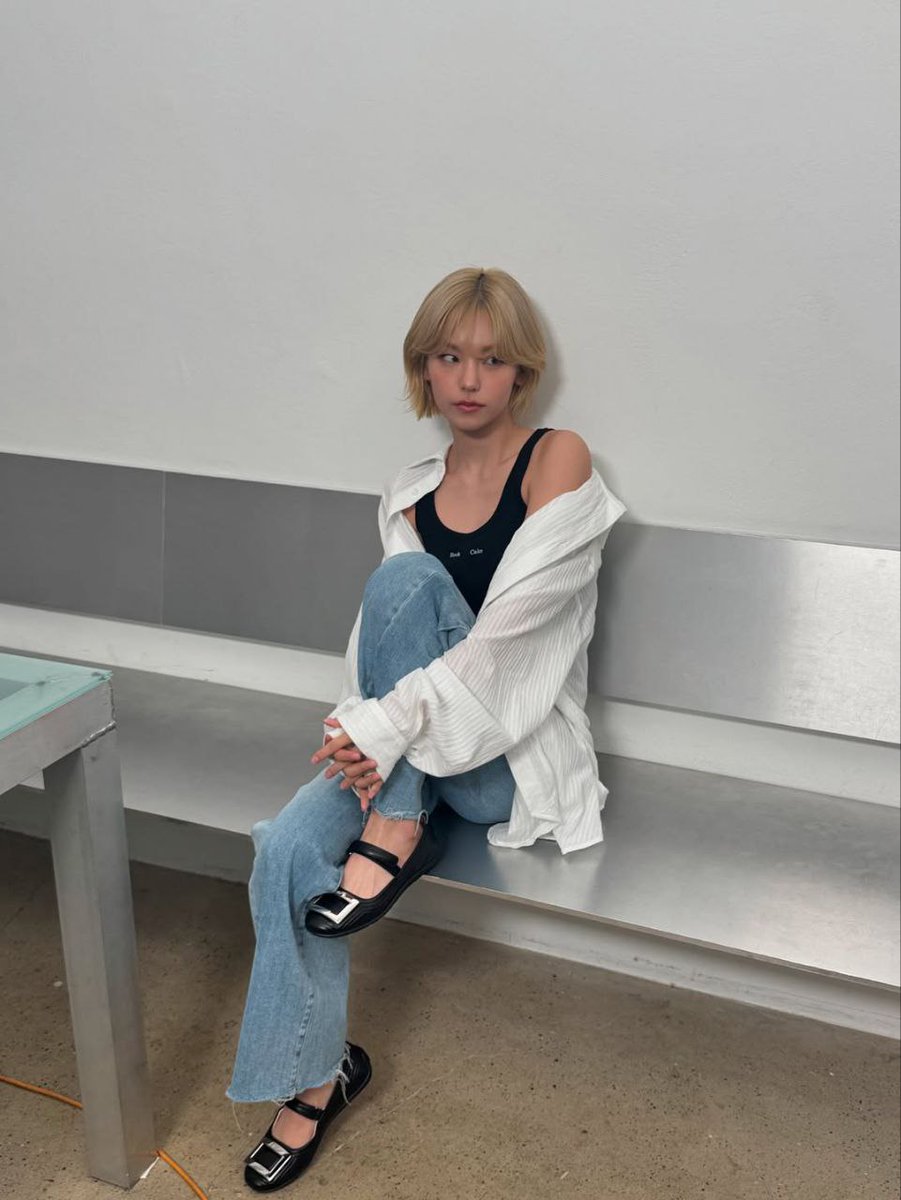 jeoxngianh2h's tweet photo. Daily life with Roger Vivier Viv Low Ballerina 🍃🥿 https://t.co/8diEZLhc4f