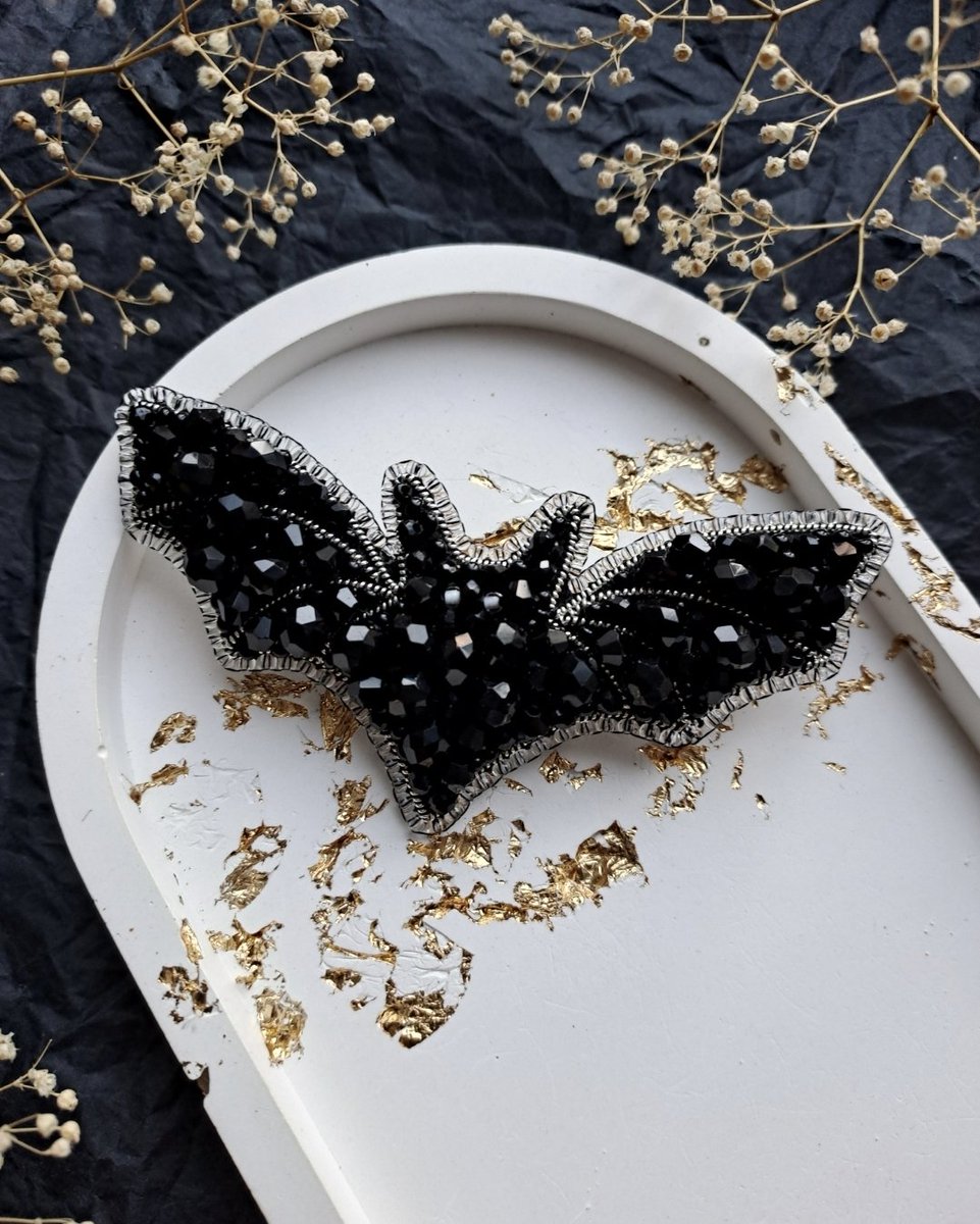 Ukrainian_Art_'s tweet image. ✨️Friends, a handmade Bat brooch is available, a stylish addition to your Halloween look!🦇🎃
etsy.com/listing/178098…

You can also find great gift ideas from Ukraine in my Etsy shop, made with love! I would be grateful for your orders and sharing!🤗❤️ 
#madeinUkraine