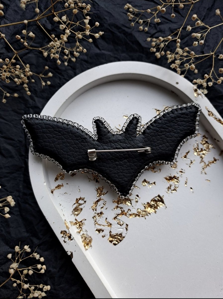 Ukrainian_Art_'s tweet image. ✨️Friends, a handmade Bat brooch is available, a stylish addition to your Halloween look!🦇🎃
etsy.com/listing/178098…

You can also find great gift ideas from Ukraine in my Etsy shop, made with love! I would be grateful for your orders and sharing!🤗❤️ 
#madeinUkraine