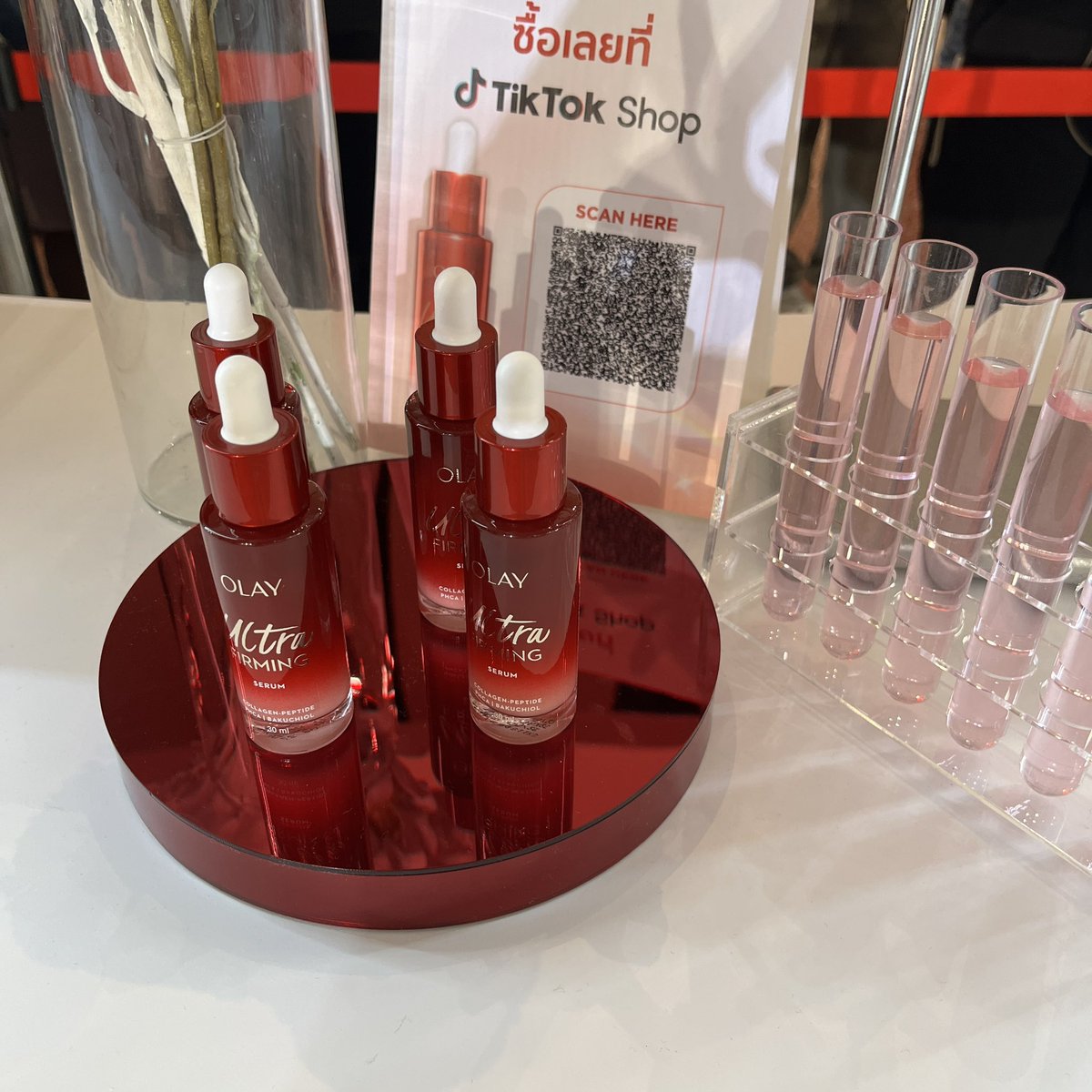 cosmenetThai's tweet photo. 💖 ต้อนรับความ YOUNG ไปกับ!!
OLAY เปิดตัว Ultra Firming Serum สูตรใหม่
งานนี้ได้ @paulataylor ควงคู่กับสองหนุ่มสุดฮอต @yinyin_anw และ @warwanarat มาเติมโมเมนต์ฟีลกู๊ด ที่ลาน Central Court, CentralWorld
@OLAYThailand
#OLAYThailand
#OLAYUltraFirming
#เซรั่มหน้าเด็ก https://t.co/nOZKobN7XO