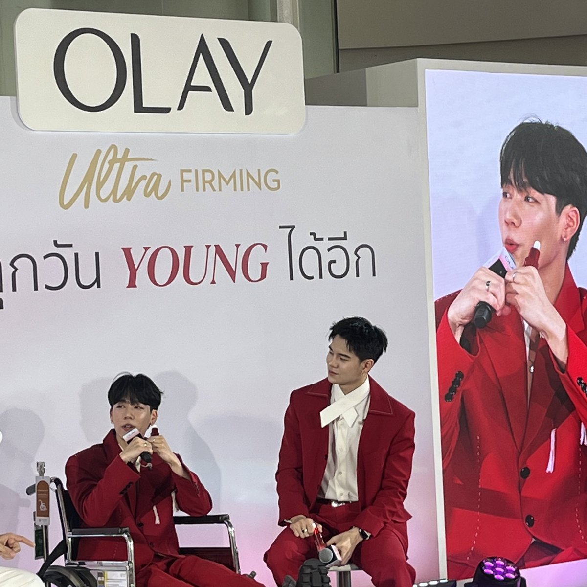 cosmenetThai's tweet photo. 💖 ต้อนรับความ YOUNG ไปกับ!!
OLAY เปิดตัว Ultra Firming Serum สูตรใหม่
งานนี้ได้ @paulataylor ควงคู่กับสองหนุ่มสุดฮอต @yinyin_anw และ @warwanarat มาเติมโมเมนต์ฟีลกู๊ด ที่ลาน Central Court, CentralWorld
@OLAYThailand
#OLAYThailand
#OLAYUltraFirming
#เซรั่มหน้าเด็ก https://t.co/nOZKobN7XO