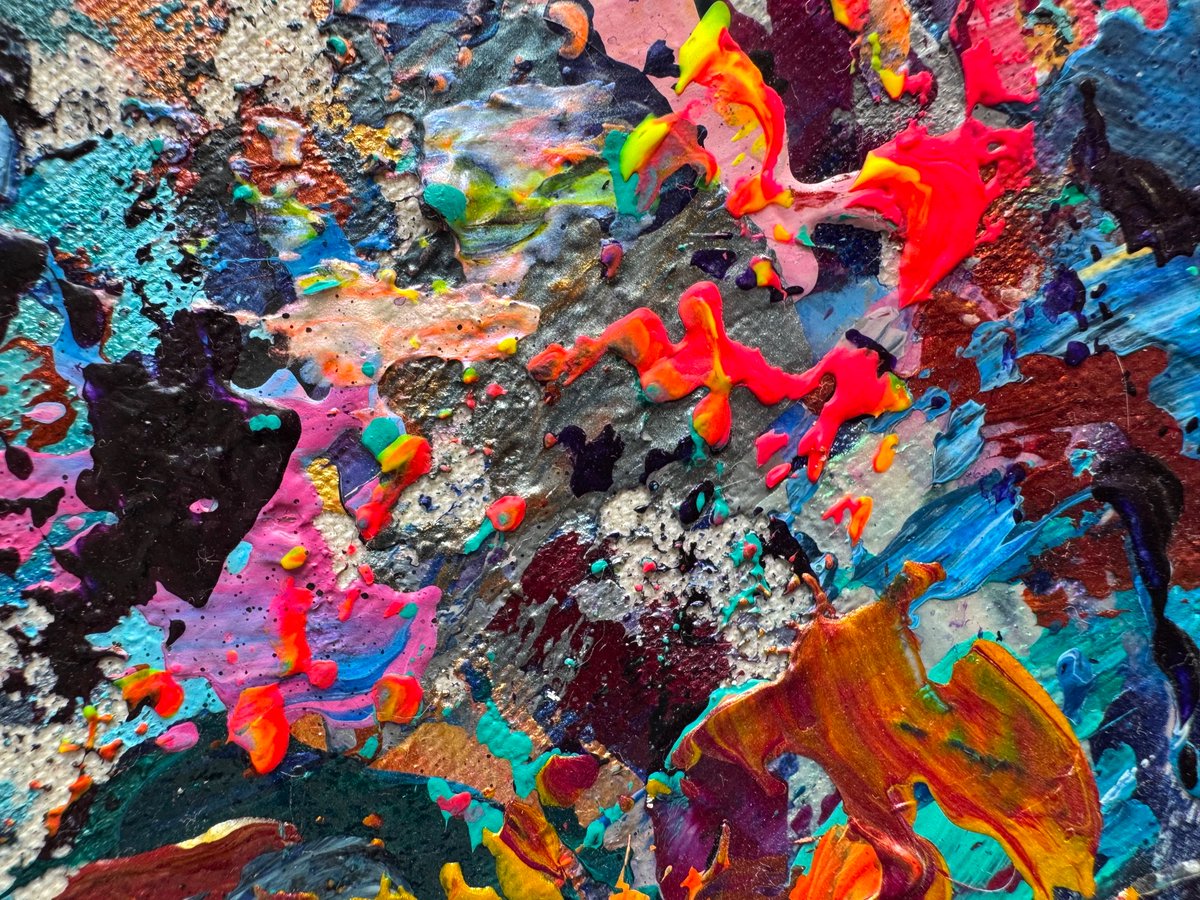 I have a collection of pieces I call my "Beautiful Accidents." Some of these pieces are created by simply wiping the excess paint off my palette knife for years and years. I encourage people to put their hands on these pieces for a sensory experience 🎨 #art #artist