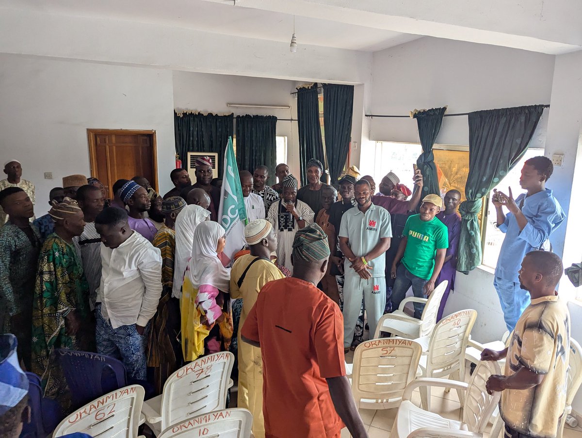 ThisIsOmoluabi's tweet image. Dozens of PDP Members Defect to #ADC in Osun, Cite Frustration with Ruling Party

The political landscape in Osun State witnessed another shift on Tuesday as dozens of members of the People’s Democratic Party (PDP) in Ayedire Local Government formally announced their