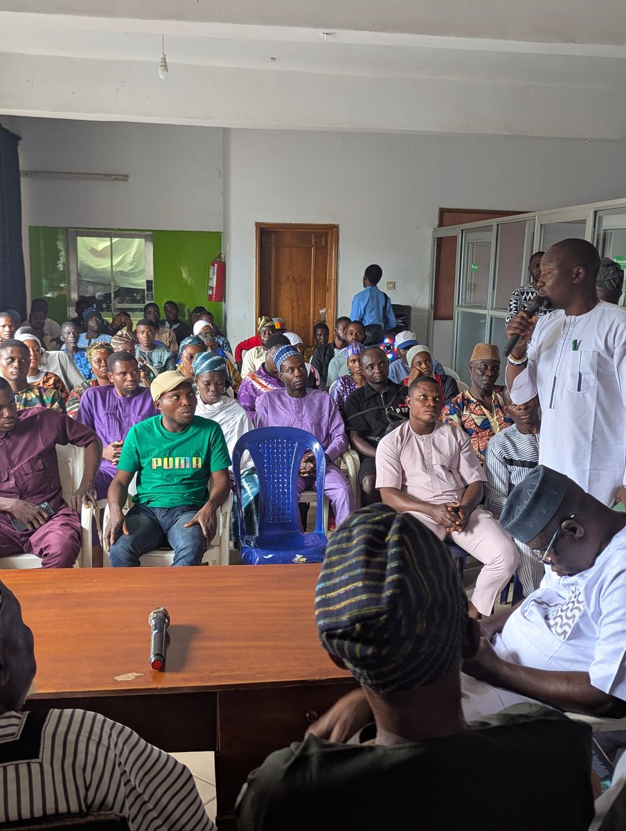 ThisIsOmoluabi's tweet image. Dozens of PDP Members Defect to #ADC in Osun, Cite Frustration with Ruling Party

The political landscape in Osun State witnessed another shift on Tuesday as dozens of members of the People’s Democratic Party (PDP) in Ayedire Local Government formally announced their