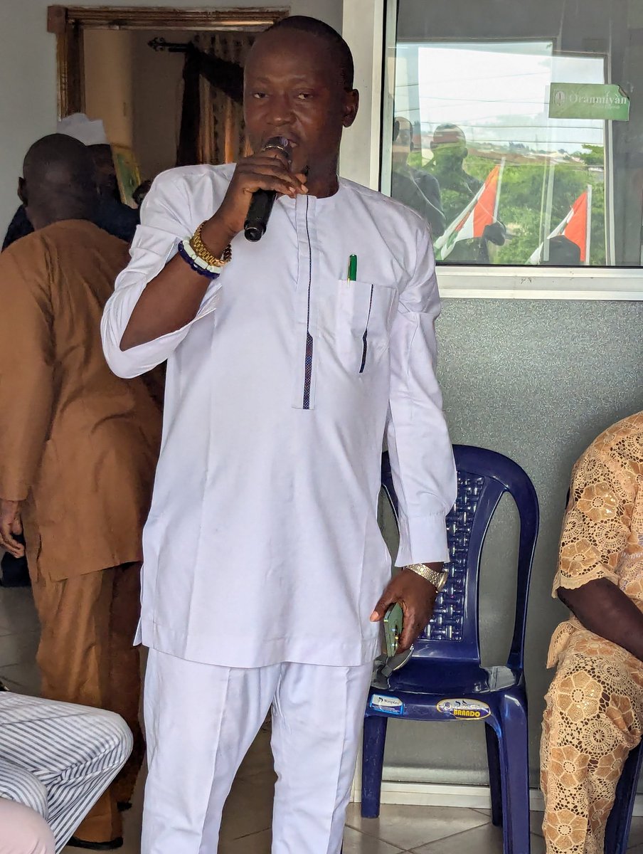 ThisIsOmoluabi's tweet image. Dozens of PDP Members Defect to #ADC in Osun, Cite Frustration with Ruling Party

The political landscape in Osun State witnessed another shift on Tuesday as dozens of members of the People’s Democratic Party (PDP) in Ayedire Local Government formally announced their