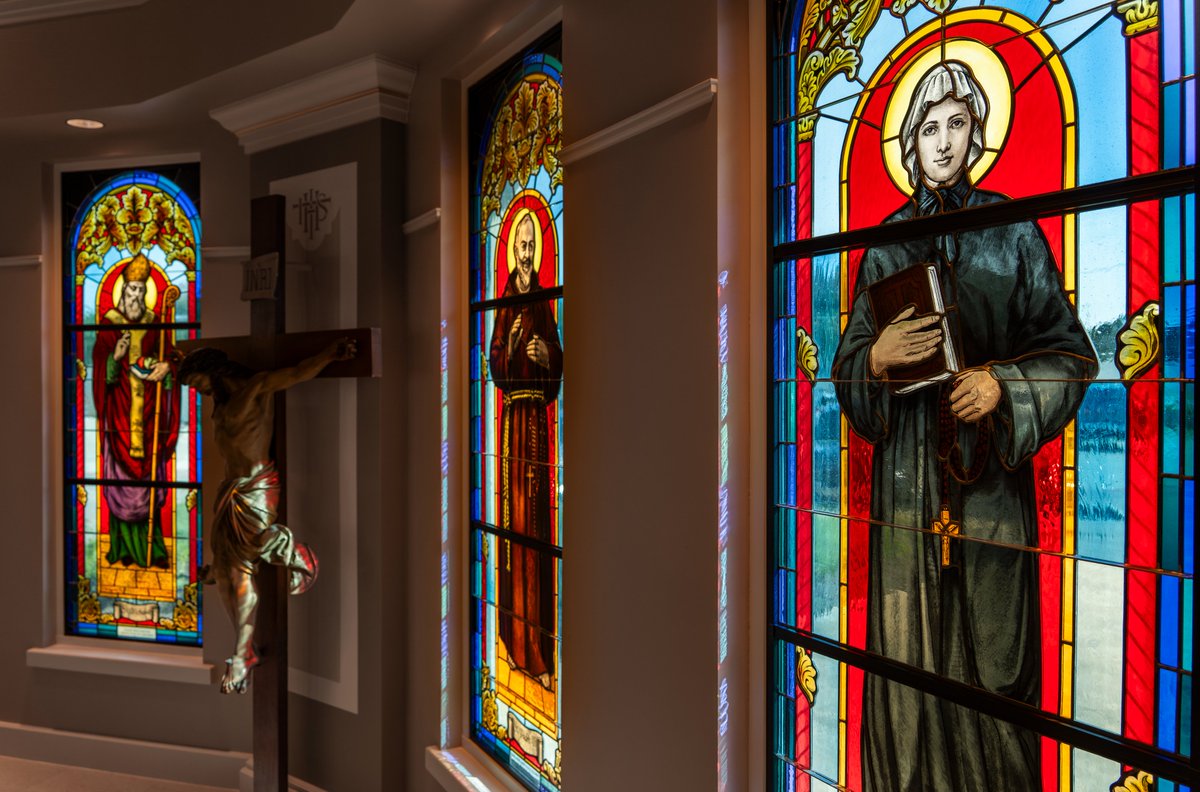 NTCatholic's tweet image. See pictures of the new St. Zachary Oratory at St. Elizabeth Ann Seton Catholic School, Keller, TX which allows parishioners a sacred space for to adore the Eucharist regularly: northtexascatholic.org/news/prayer-fr…
ICYMI, read about the #oratory, how it came to be: