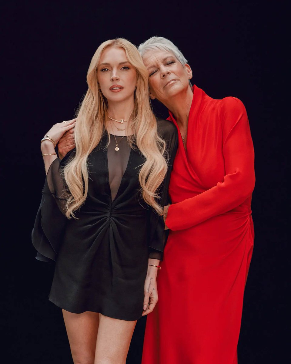 It's #WorldPhotographyDay! <a href="/SVA_News/">School Of Visual Arts</a> alumni Ryan Pfluger recently photographed 'Freakier Friday' stars Lindsay Lohan and Jamie Lee Curtis for the <a href="/nytimes/">The New York Times</a>.

📸More here: loom.ly/SUZMAPU