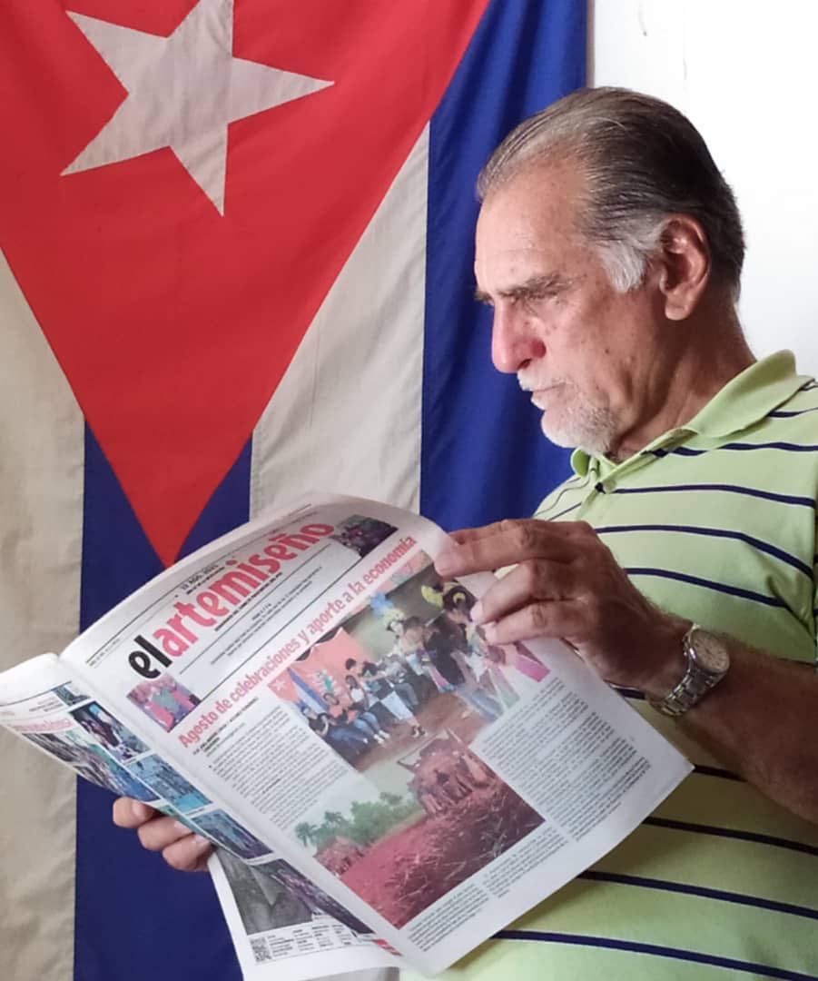 DiarioArtemisa's tweet photo. Visitan sede de @DiarioArtemisa el Héroe de la República de Cuba, René González , y su esposa, Olga Salanueva. Ambos llegaron hasta #Artemisa invitados por el fotorreportero boricua Ramón Frontera. https://t.co/rKrmSxPC2s