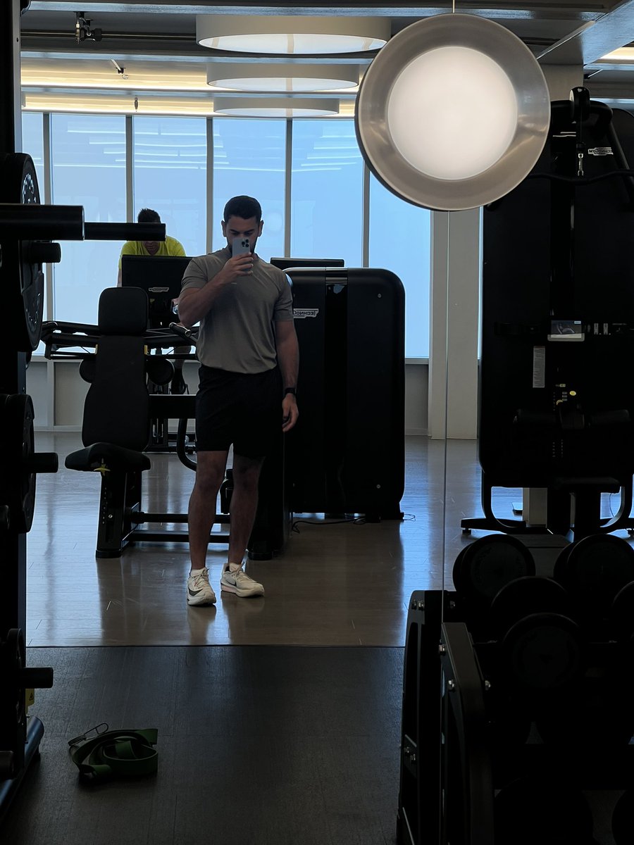 M5Lari's tweet photo. LONDON ACTIVE LOOKS https://t.co/NbN7lJ12Tn
