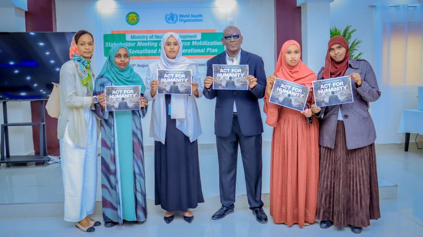 WHOSom's tweet photo. In Hargeisa, @WHOSom's Deputy Representative Dr. Kamil Mohamed, members from @SomalilandMoHD , and other partners came together to recognize the courage of health workers and advocate for their protection. #ActForHumanity. https://t.co/MmEZjambSS