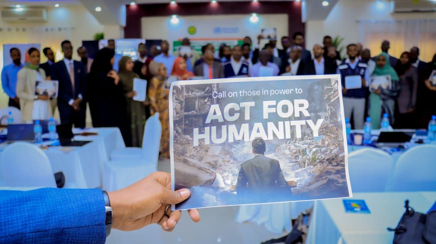 WHOSom's tweet photo. In Hargeisa, @WHOSom's Deputy Representative Dr. Kamil Mohamed, members from @SomalilandMoHD , and other partners came together to recognize the courage of health workers and advocate for their protection. #ActForHumanity. https://t.co/MmEZjambSS