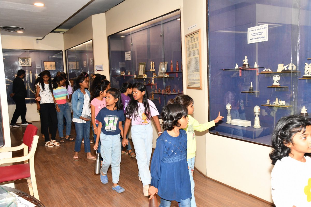 sjmhyd's tweet photo. Students from a State run Care home - Shaun Care Foundation visit the museum! 
They were delighted to see the mesmerising artworks and enjoyed a special lunch as well! 
#SalarJungMuseum #DayattheMuseum #MuseumforAll #Museumoftomorrow #CultureUnitesAll https://t.co/9T3AeWZEkc