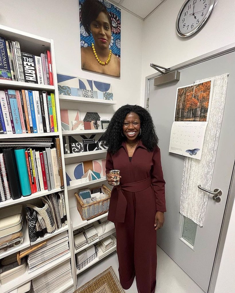 The brilliant Annabel (BellaNakie Interiors) here in Studio 25!
.
.
#deltahousestudios #art #newart #wimbledon #artist #artists #london #londonart #londonartists #londonexhibition #londongallery #artgallery #openstudios #wandsworth #culture