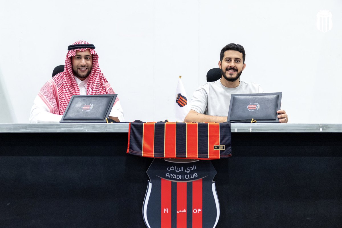 iioCMz's tweet photo. سعيد بتوقيعي مع نادي #الرياض ❤️🧤
@AlRiyadhFC 

ان شاء الله يكون موسم مليء بالانجازات
شكرا لكم على الدعم والتحفيز
#اوسمز_مع_الرياض

لن يتم الافصاح عن مبلغ العقد للي بيتلقف يعني 🌚 https://t.co/QNtC1o0inV