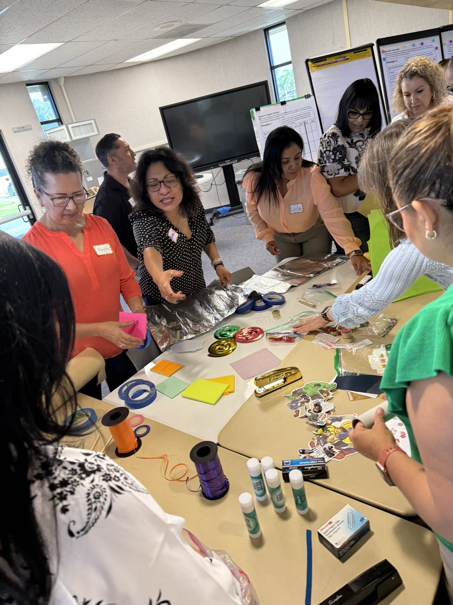 EMI_SBUSD's tweet photo. Cultivando La Cosecha #DLCollab #3PillarsofDL #MoonshotThinking @sunnyslopeSBUSD @NestorLions @NicoloffElem @SBUSD_NEWS @Supt_SBUSD @RMontielPamela #Joy #Play https://t.co/qoQedoIkq7