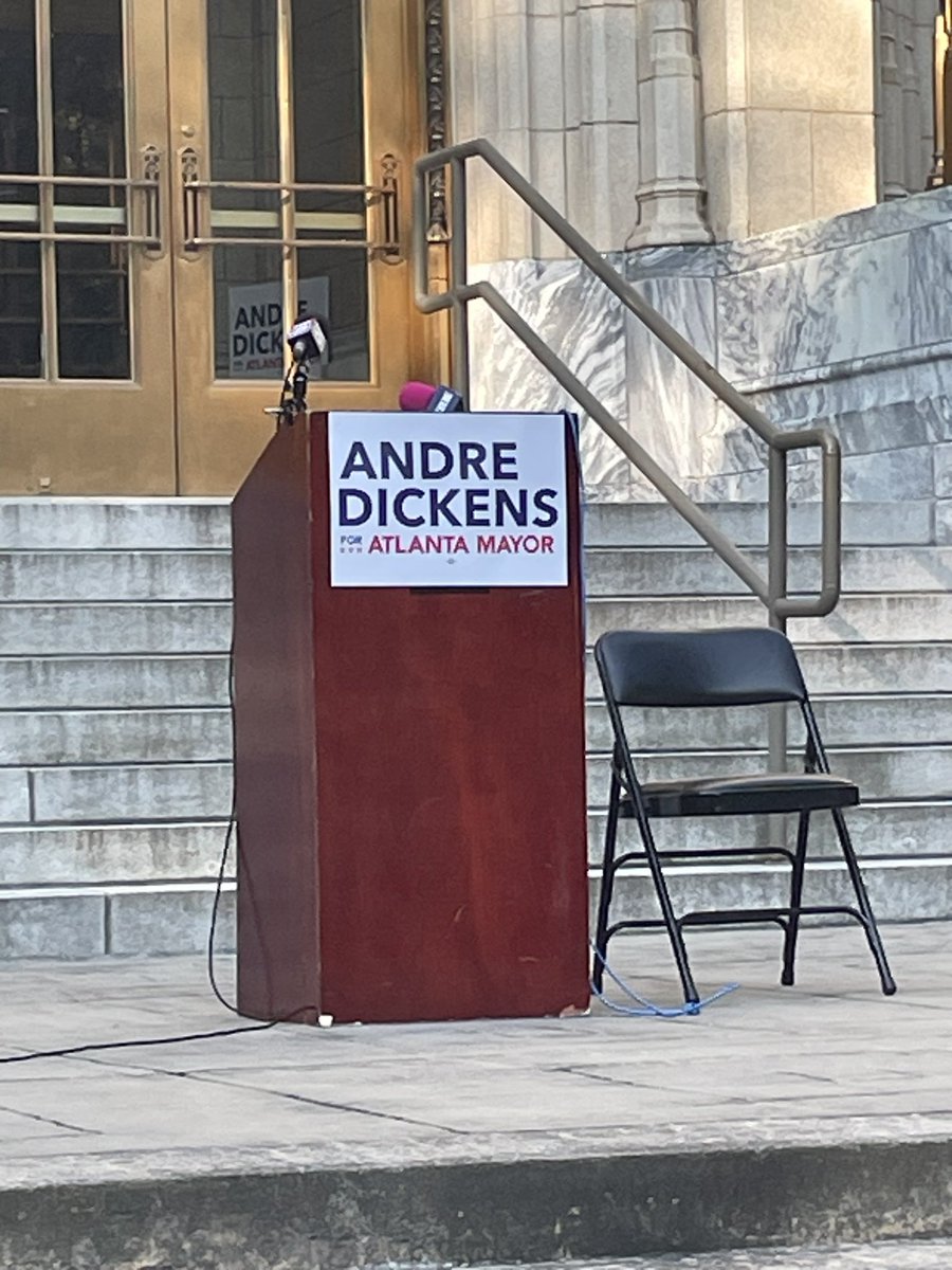 BlackCollegeExp's tweet photo. My Mayor has officially put his name on the ballot and is running for another 4 years for the City of Atlanta!!! #CampaignTeam #CityHall #PressConference #ATL https://t.co/6utd42B02a
