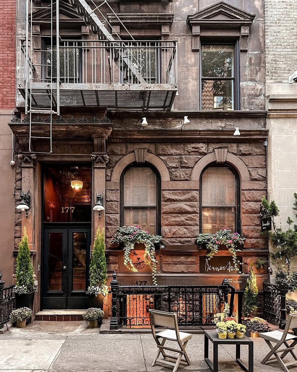 sjaalosa's tweet photo. Greenwich Village, 

#NewYorkCity 🏡🌿 https://t.co/poDgpoRSPc