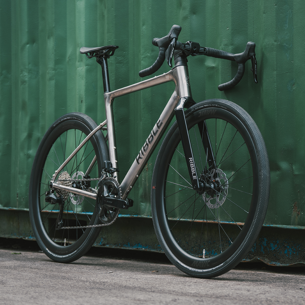 RibbleCycles's tweet photo. Built for the epic, every day.
The CGR TI-X blends timeless titanium with all-terrain versatility - Commute-Gravel-Road.
One bike, no time limits.
#RibbleCGR #RideRibble #TitaniumBike https://t.co/xemPuMerF6