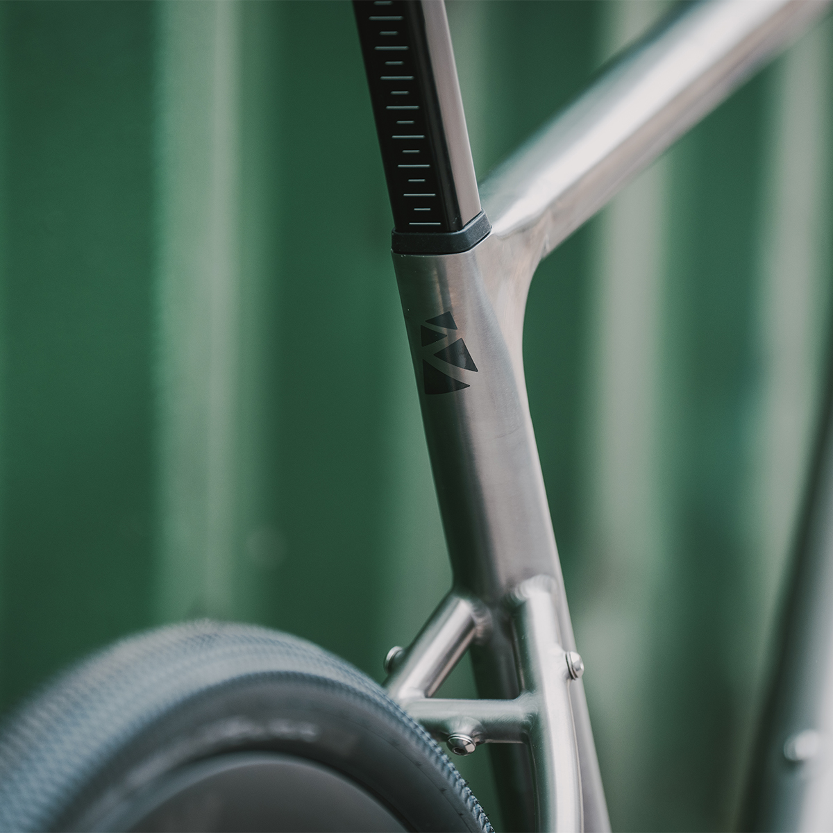 RibbleCycles's tweet photo. Built for the epic, every day.
The CGR TI-X blends timeless titanium with all-terrain versatility - Commute-Gravel-Road.
One bike, no time limits.
#RibbleCGR #RideRibble #TitaniumBike https://t.co/xemPuMerF6