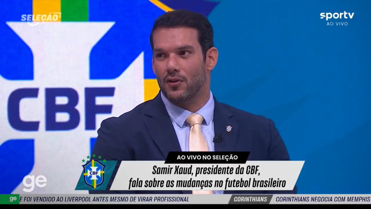 Samir Xaud sobre a história da Camisa Vermelha na Seleção Brasileira;

"Azul, Amarelo, Verde e Branco são as cores da bandeira. Eu pedi pra parar a produção, pois não faz sentido uma camisa com cores que não estão na bandeira. Não foi por ideologia política"

A camisa vermelha JÁ