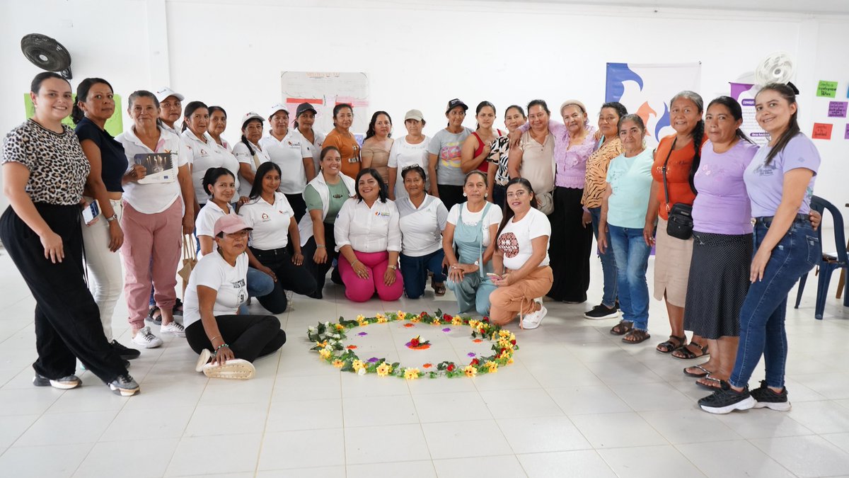 En el #ValleDelGuamuez #Putumayo, las mujeres se organizaron y construyeron planes de acción  como estrategia para exigir recursos, transformar realidades y hacer efectiva la Política Pública de Género.  #MujeresTejiendoUnFuturoDePaz <a href="/UEenColombia/">Unión Europea en Colombia 🇪🇺</a> #COSPE