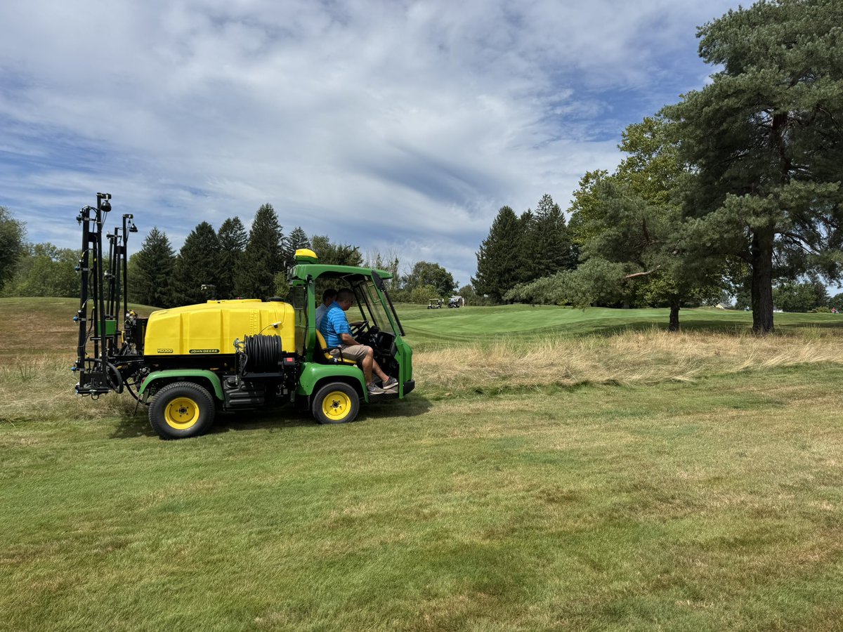 FinchTurf's tweet photo. GPS sprayer install day 🔥💚 #PrecisionTurf https://t.co/VaTC5cIcVl