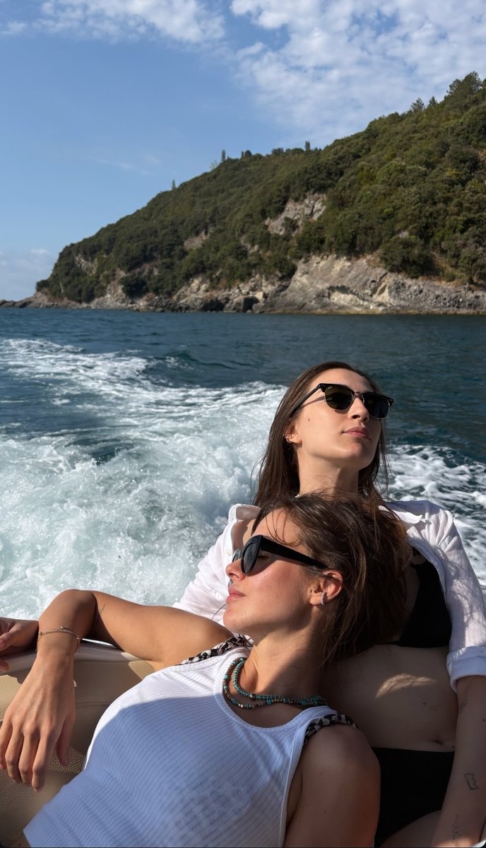 📸| #BensuSoral aproveitando o verão com sua amiga de longa data

— Simge Kurtuluş via IG Stories