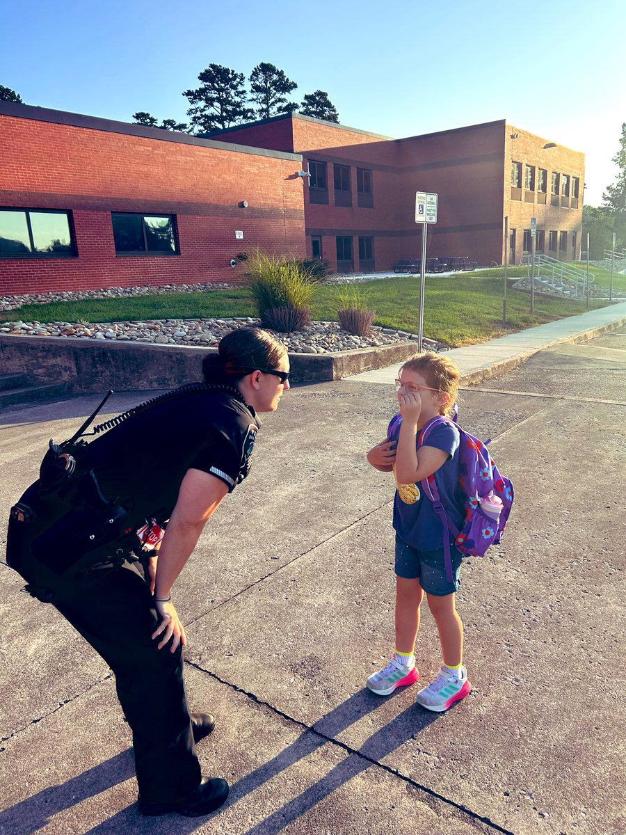 ORSchools's tweet photo. ELA, Drones, SRO morning welcomes and our new video board at Blankenship! We are putting students first every day!
@GlenwoodCubs @RMSortn @JMS_Eagles @AthleticsOrhs @ORHSWildcats @FriendsofORS @ExploreOakRidge @cityofoakridge @OakRidgePolice https://t.co/prtqzWvyqx
