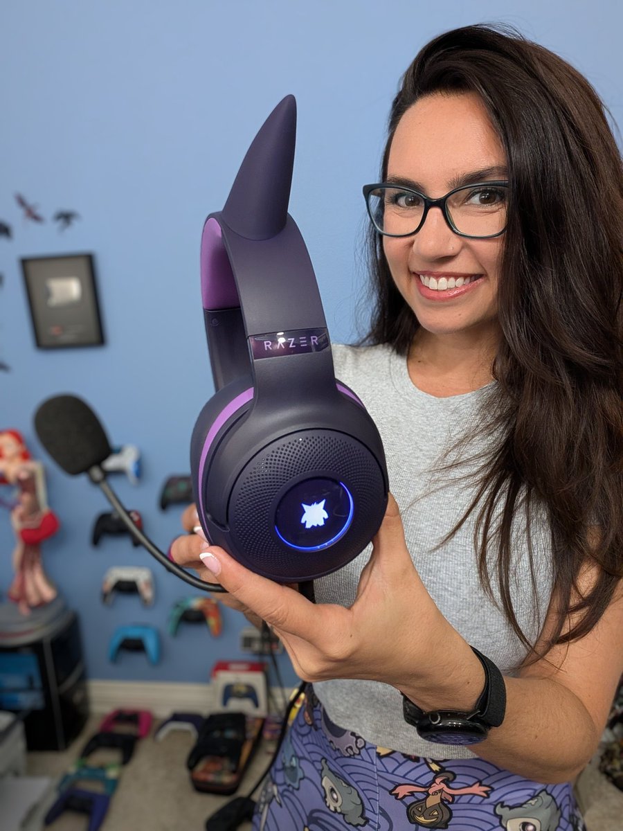This Gengar headset is so cute!!... but also mischievous 😈 Thx @razer for sending 🙌