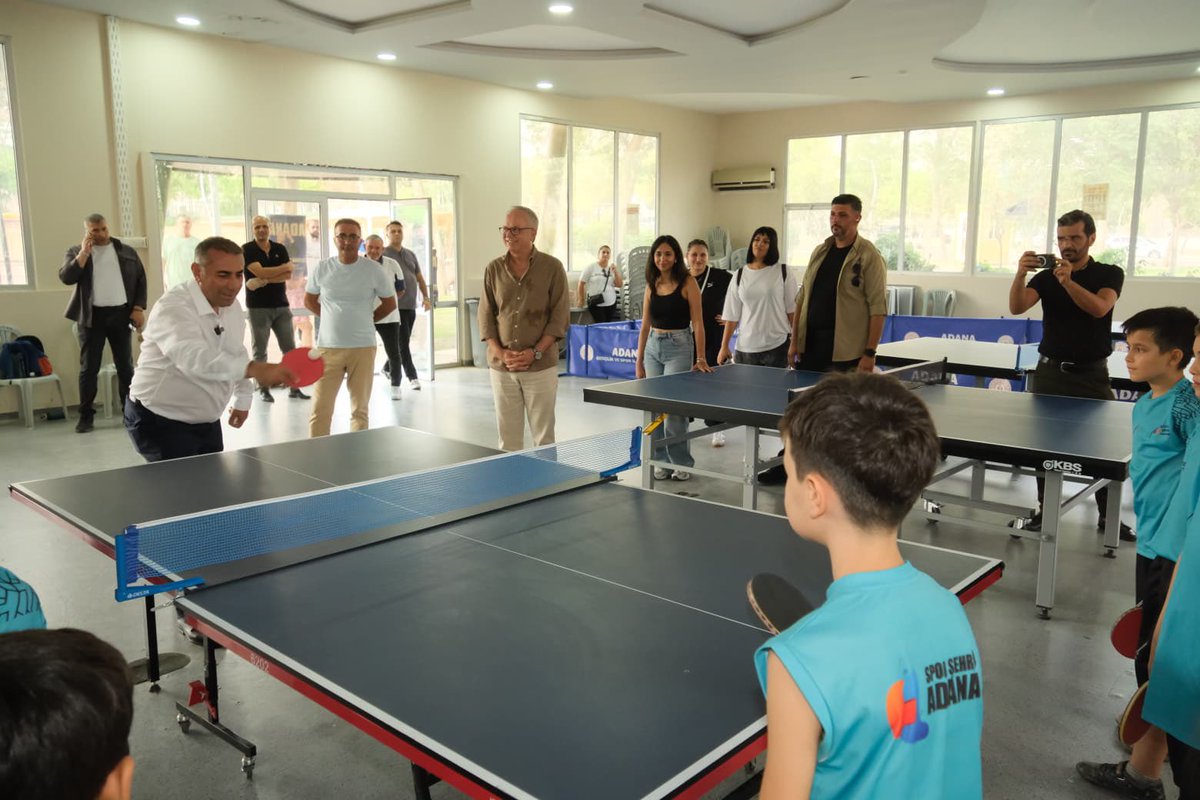 Yaz spor okullarımızda spor heyecanı devam ediyor.

Başkan Vekilimiz Güngör Geçer; yüzme, basketbol, voleybol, satranç, futbol, karate ve masa tenisi kurslarını ziyaret ederek eğitim ve antrenmanlar hakkında bilgi aldı.

Sn. Geçer, “Yaz spor okulları kapsamında on binlerce