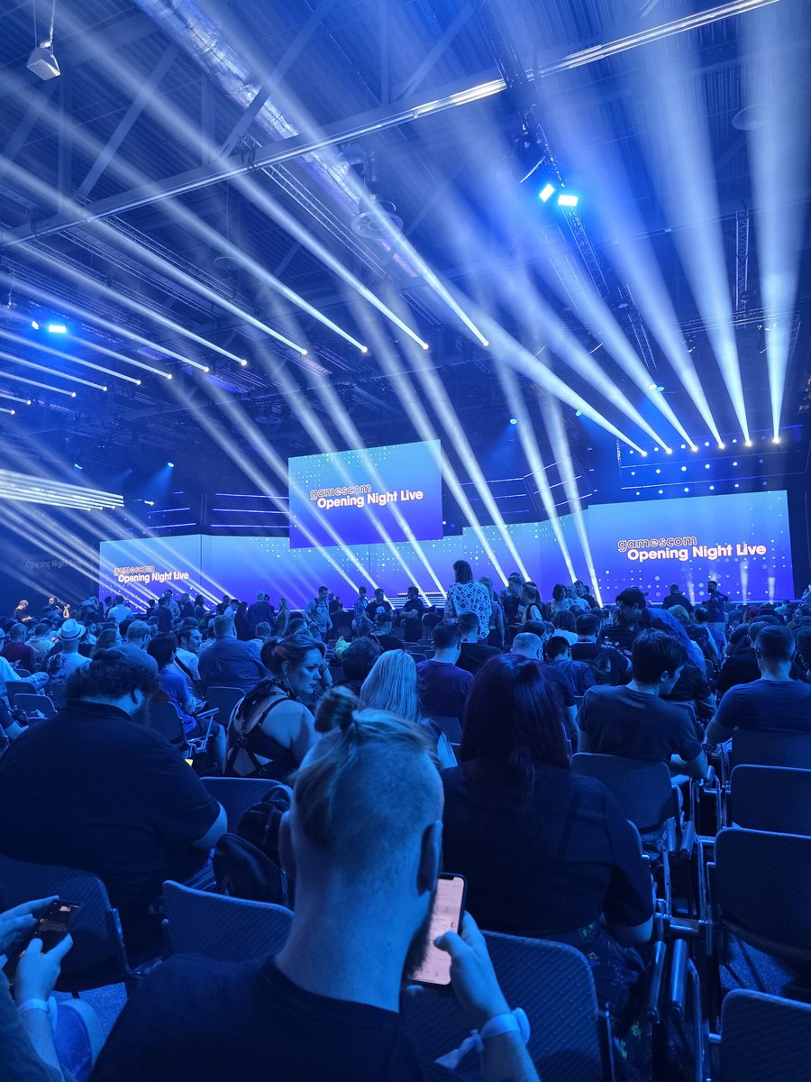 Repping the #Shenmue community at <a href="/gamescom/">gamescom</a> #ONL #OpeningNightLive