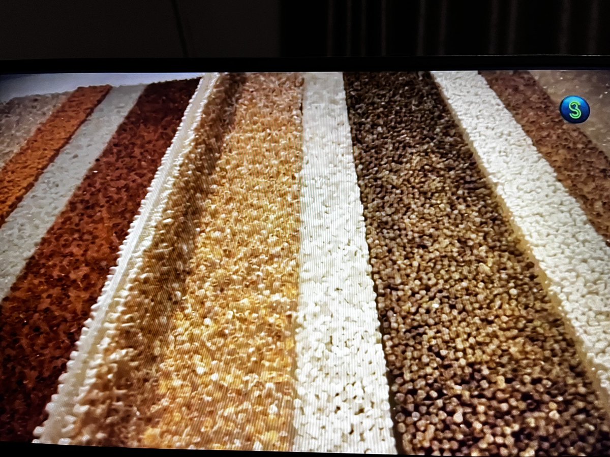 tswana_gent's tweet image. What a creative she is woah😳❤️‍🔥 using wisdom teeth and creating these is ARTISTIC #AfternoonExpress #PEPHOMEExpress