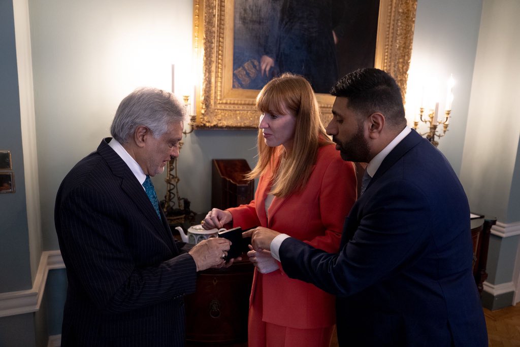 AngelaRayner's tweet photo. I had a productive meeting today alongside Lord Khan with Pakistan’s Deputy Prime Minister Ishaq Dar to talk about how we can further strengthen UK-Pakistan ties.

I extended my condolences over the devastating monsoon flooding. My thoughts continue to be with all those affected. https://t.co/LkYtbCgPkc