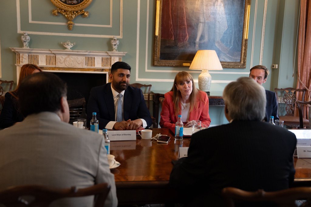 AngelaRayner's tweet photo. I had a productive meeting today alongside Lord Khan with Pakistan’s Deputy Prime Minister Ishaq Dar to talk about how we can further strengthen UK-Pakistan ties.

I extended my condolences over the devastating monsoon flooding. My thoughts continue to be with all those affected. https://t.co/LkYtbCgPkc