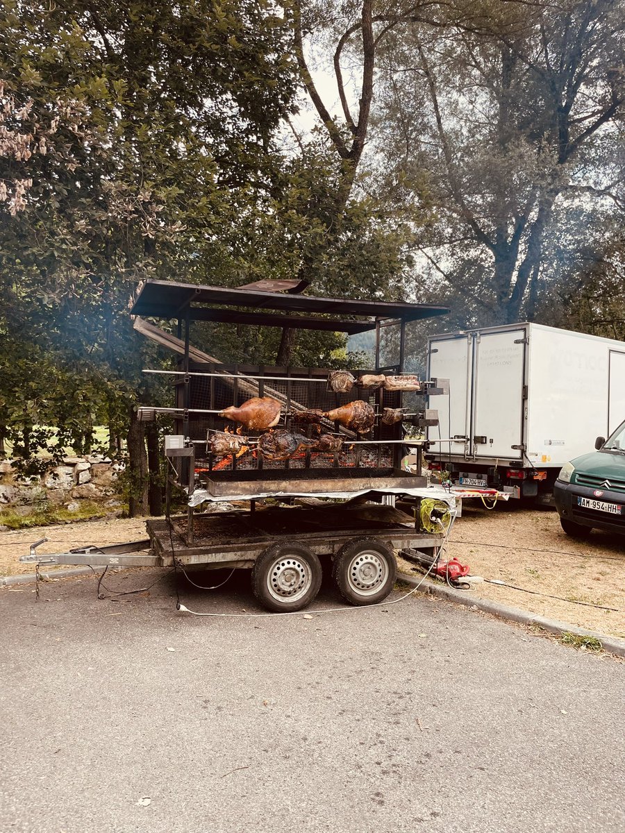 Petit marché local avec la découverte des Croustadettes (pâte feuilletée fourré à la pomme ou myrtilles 
C’était excellent 👌🏼 
On a envie de tout acheter dans ces endroits, tout donne envie 🤤