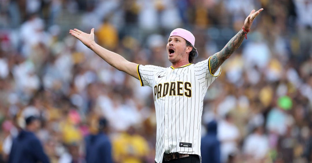 ToTheStarsMedia's tweet image. August 21st 9am PST.

Photo: Sean M. Haffey

#tothestars #padres #tomdelonge