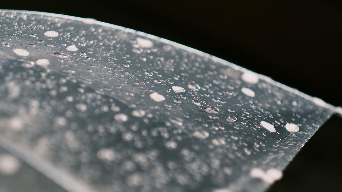 A recent CEB study reveals why sticky liquids don’t always spread evenly, knowledge that could help cut waste, improve product quality and make everyday technologies more reliable.

Full story in our bio ⛓️

🧪⚙️🌱🔋

#ChemicalEngineering #Biotechnology #CambridgeUniversity