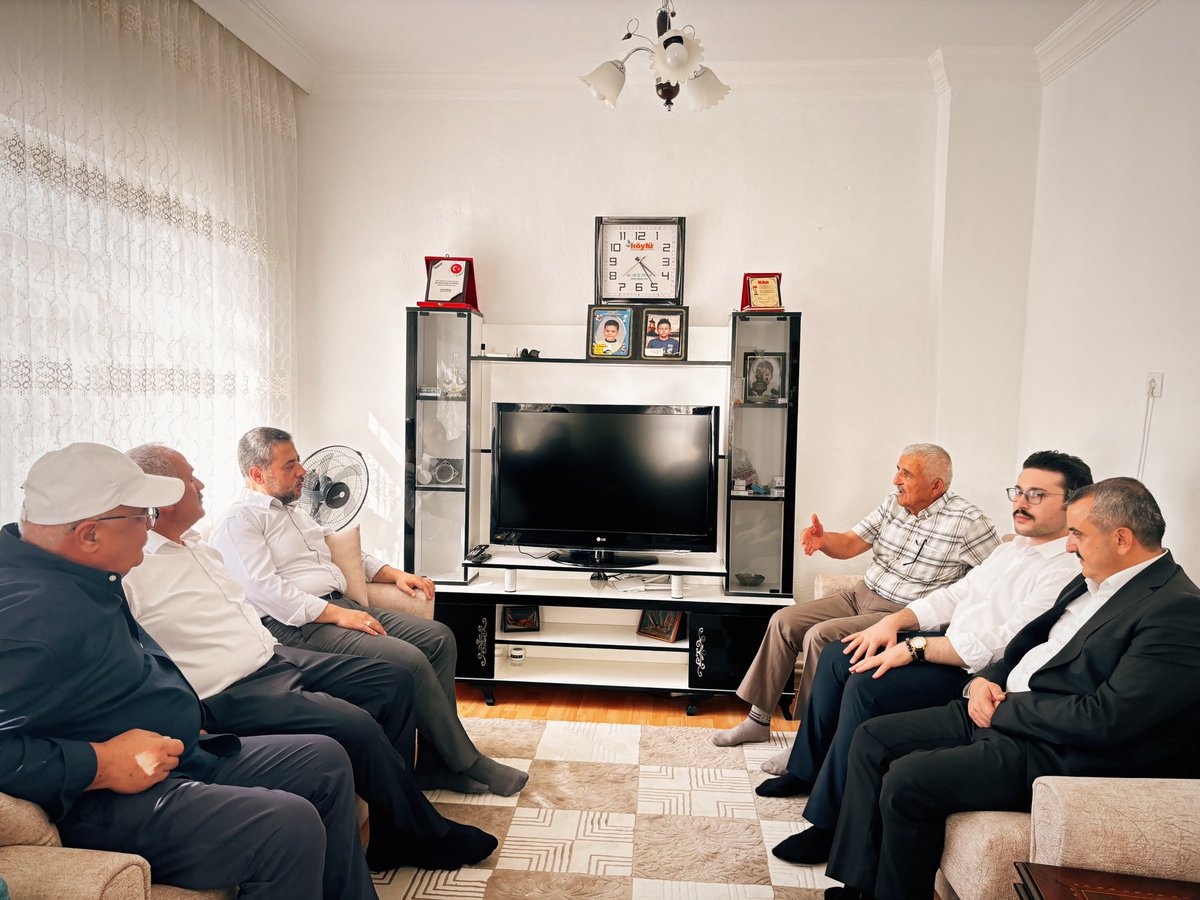 📍Boğazlıyan’da ŞEHİT ailelerimizi ziyaret. 

🇹🇷 Şehit Reşat Tuna Tuncel
🇹🇷 Şehit Seyit Yalçın
🇹🇷 Şehit Mustafa Erdoğan başımızın tacı olan ailelerini ziyaret ettik.

Aziz şehitlerimizin emaneti olan ailelerimiz, çocuklarımız bizim en kıymetlilerimizdir.

Şehitlerimize tekrardan