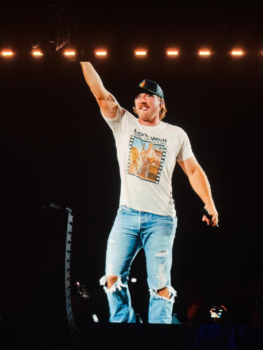 MeghanMoeller's tweet photo. Highly recommend seeing @MorganWallen with your gals 🤠🪩 https://t.co/YjodsiZXNH