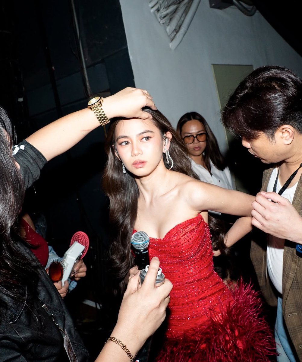 Cornelia 🍂 tweet media