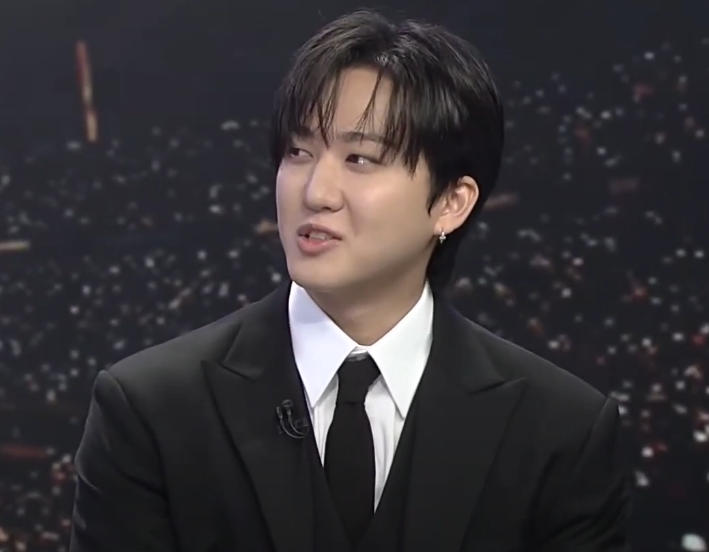 helleva8r_IN's tweet photo. A thread 🧵on : The main meaning of what straykids members  said on Night Line is:

Their new album “Karma” represents destiny shaped by actions. Stray Kids believe that the reason they’ve come this far is because of their hard work and choices. https://t.co/AlxNuUhEOu