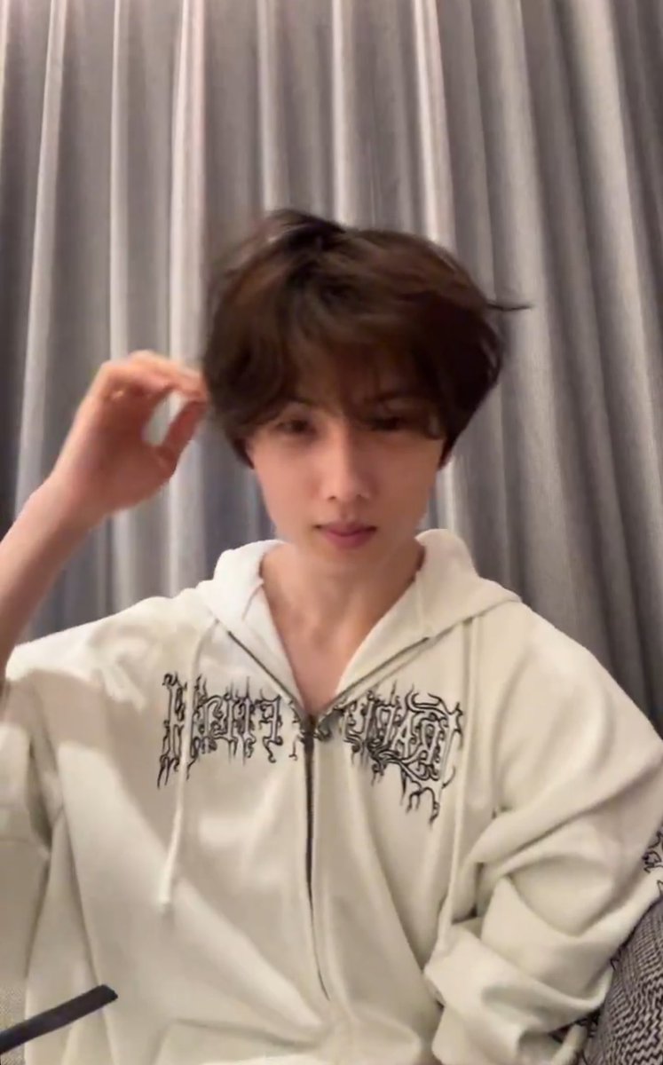MAINDANCERPJS's tweet photo. Is he barefaced fuck so handsome 😭😭😭😭😭😭😭😭😭😭😭😭😭 https://t.co/n7OH2IQegl